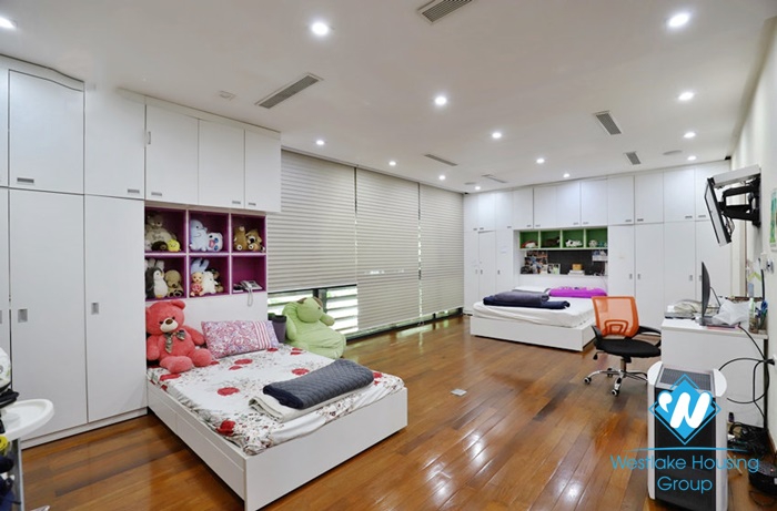 A stunning 4 bedroom villa for rent in Tay ho, Hanoi